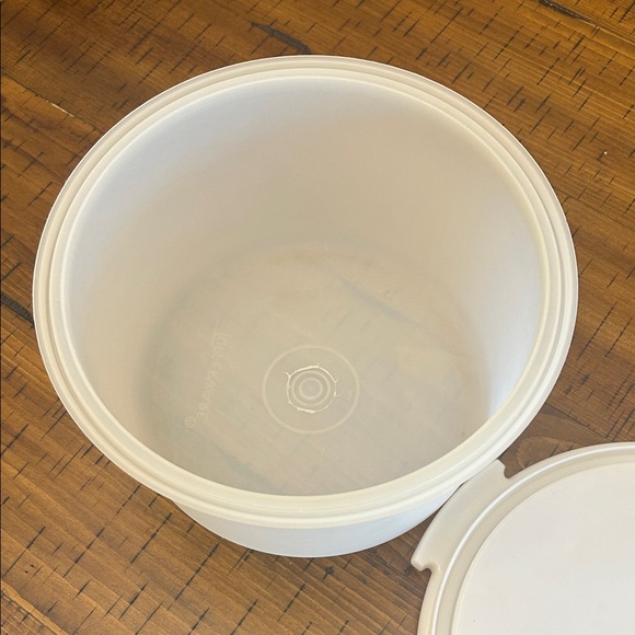 Vgt Tupperware White Cake Carrier - Picture 5 of 6